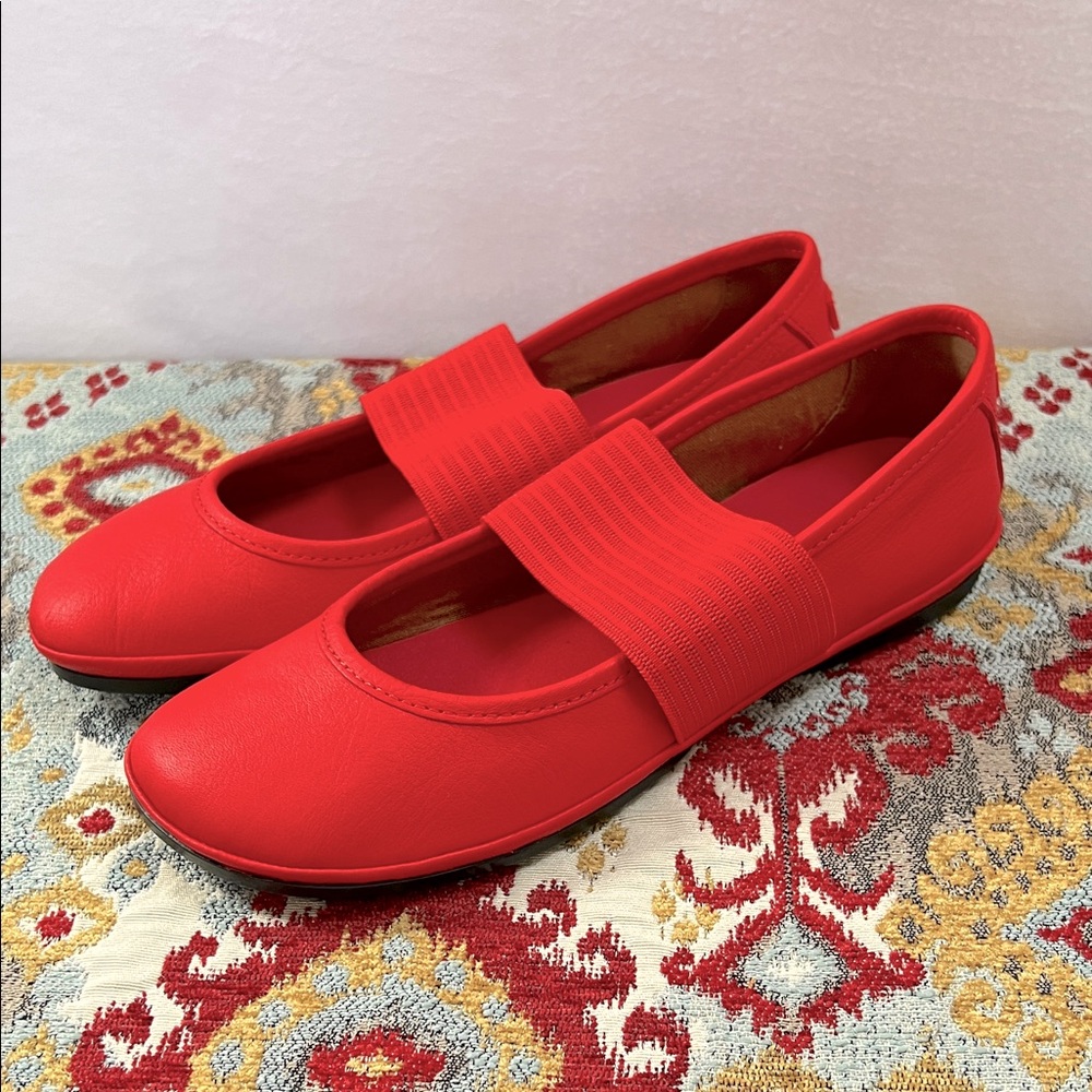 Camper right Nina NWOT 39, 8.5